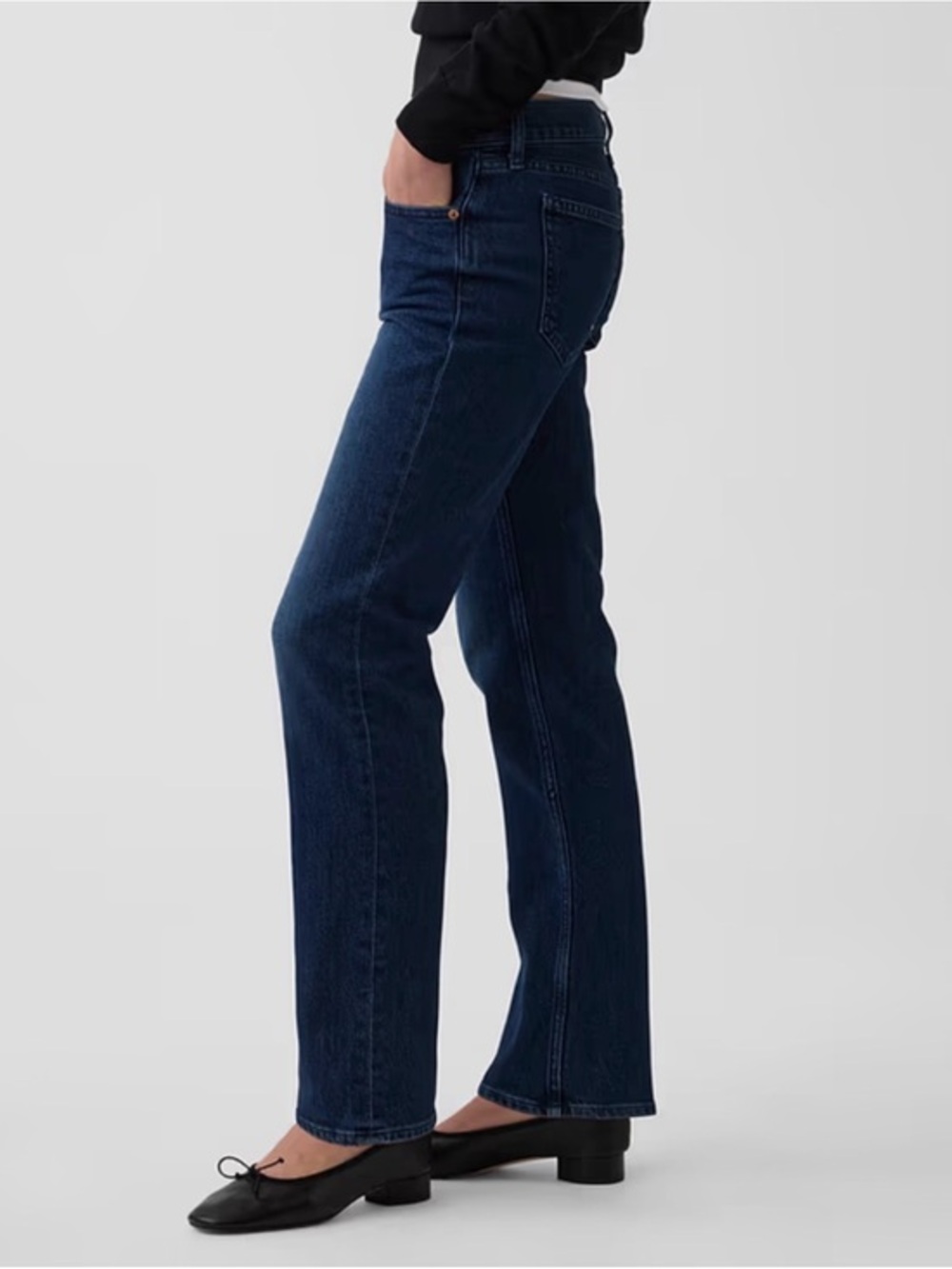 Gap Women's Low Rise '90s Slim Straight Jeans in the Dark Indigo wash